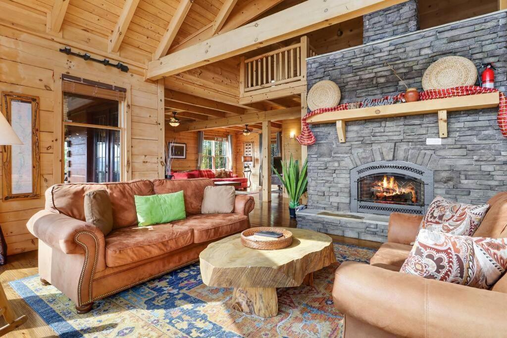 Sky High Lodge By Bk Stays. Large Cabin. Amazing Views. Game Room. Jacuzzi. Six Bedrooms. Sleeps 12 블루리지 외부 사진