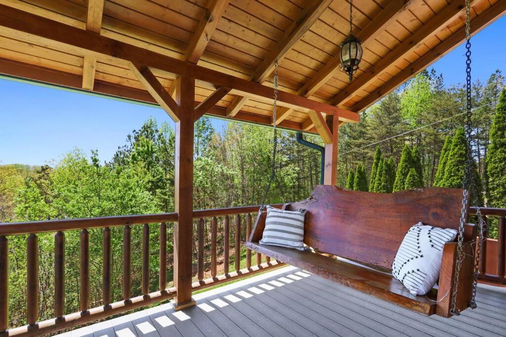 Sky High Lodge By Bk Stays. Large Cabin. Amazing Views. Game Room. Jacuzzi. Six Bedrooms. Sleeps 12 블루리지 외부 사진