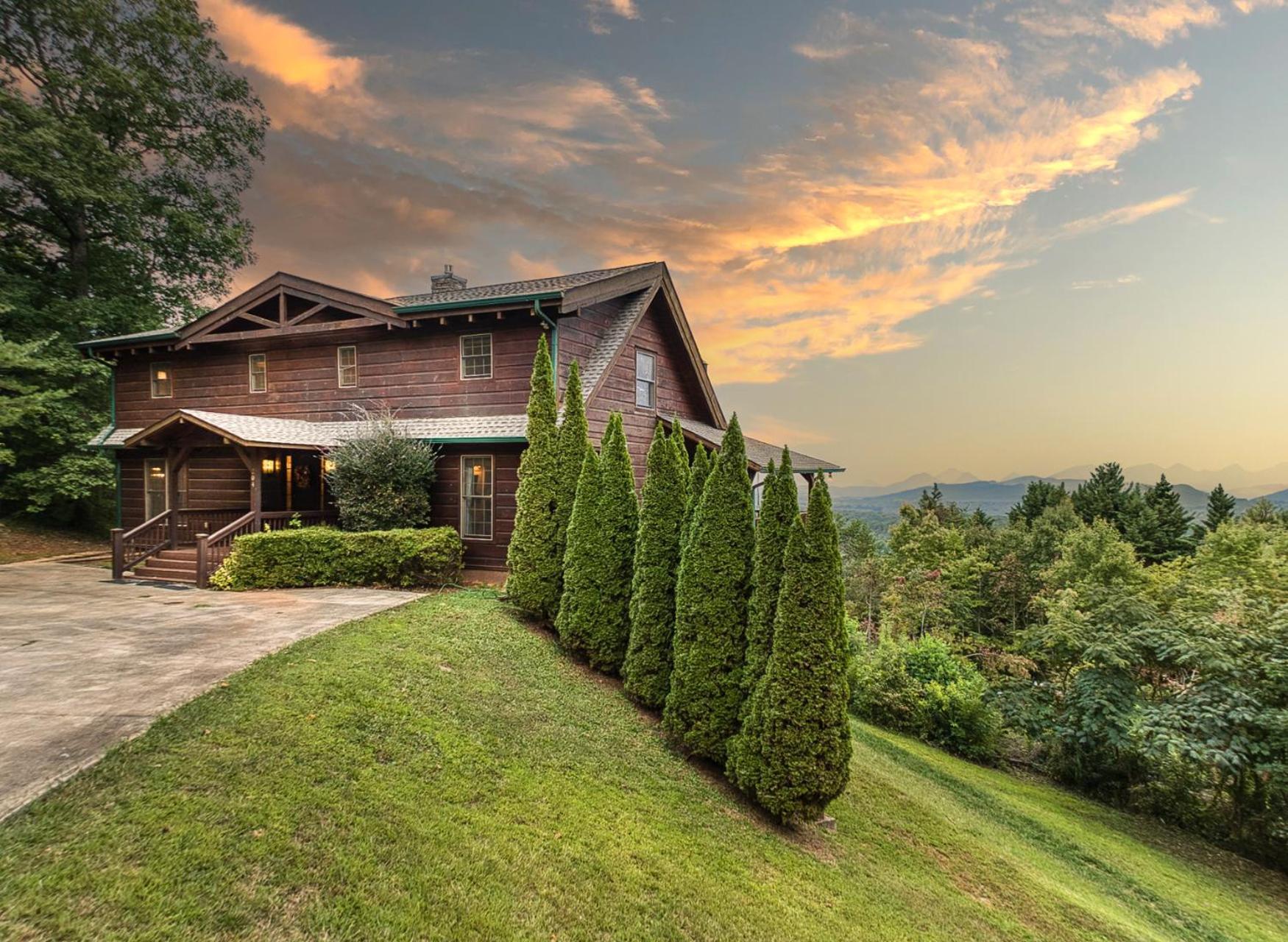 Sky High Lodge By Bk Stays. Large Cabin. Amazing Views. Game Room. Jacuzzi. Six Bedrooms. Sleeps 12 블루리지 외부 사진